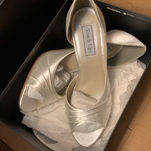 NWOT Touch Ups Wedding Shoes